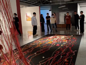 用艺术笔触，绘就内心世界：鲁珊作品展开展