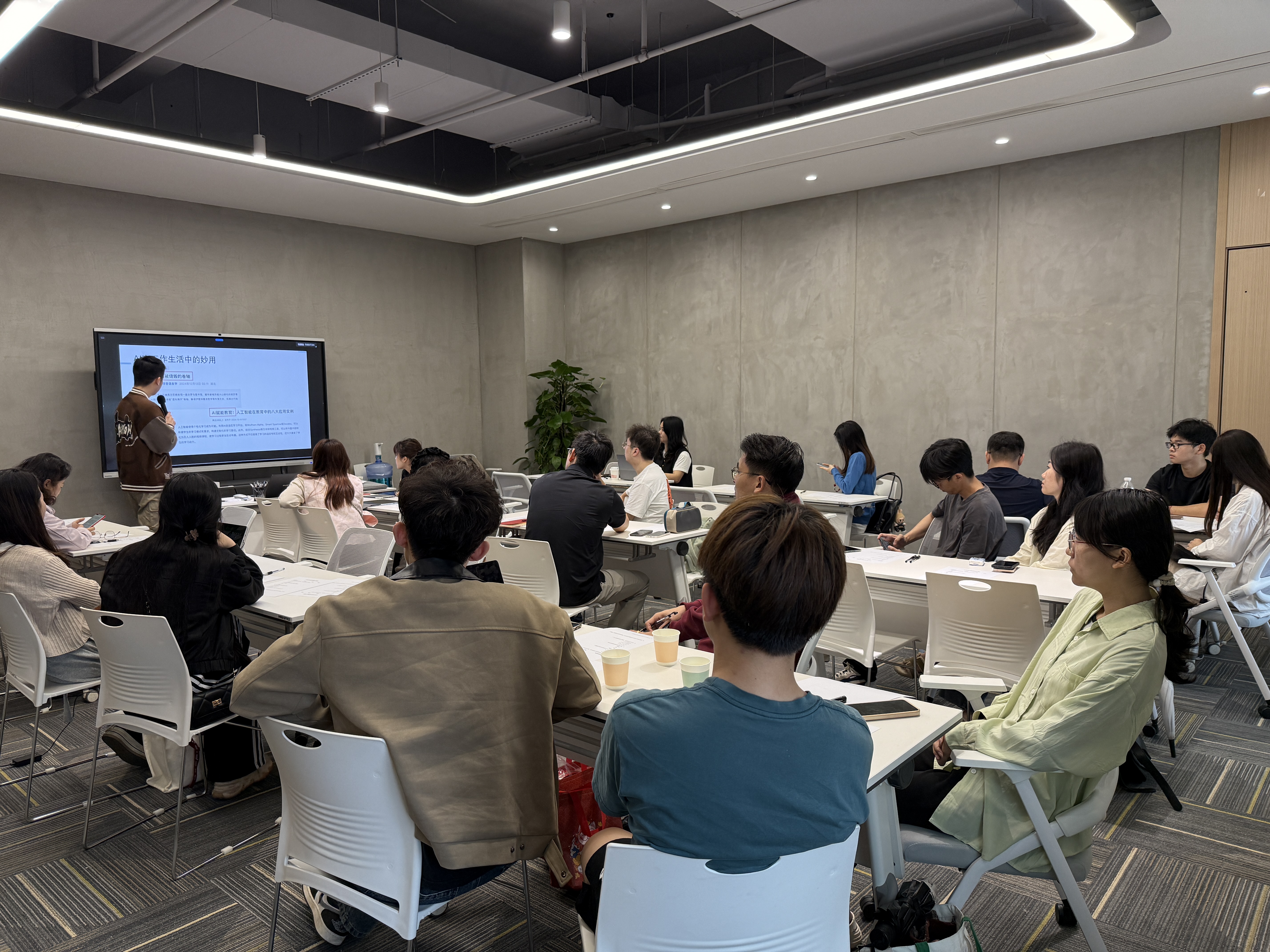 东莞石排：探索AI+摄影新视界，公益课堂助力技能升级