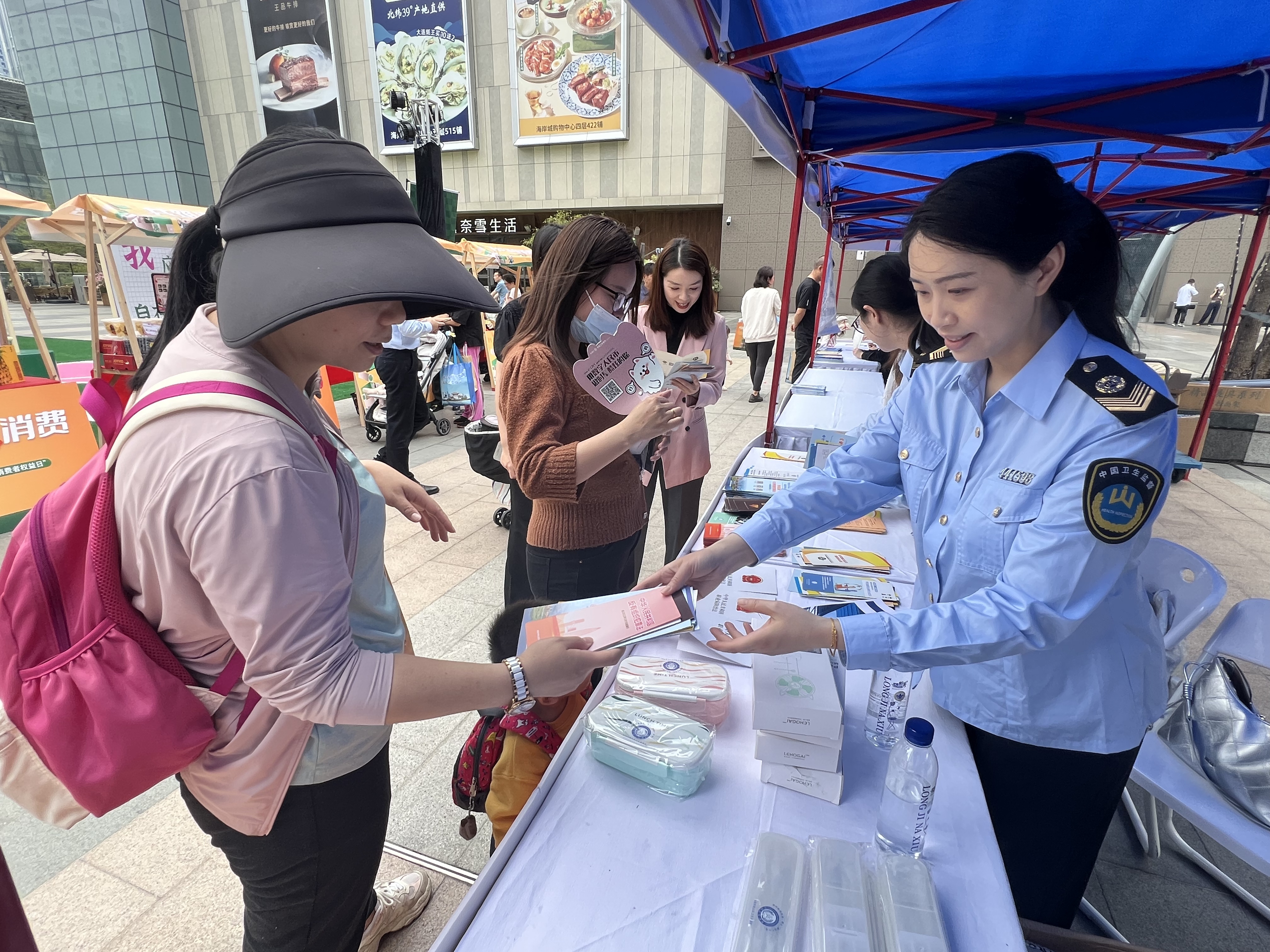 南山区开展“3.15国际消费者权益日”宣传活动，普及医疗卫生知识惠及市民