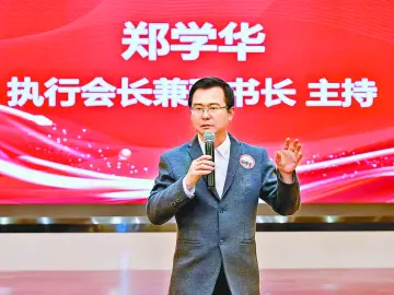 我的深圳故事·城市英雄 204期｜深圳市商业美术设计促进会秘书长郑学华： 用设计点亮深圳的绿色未来