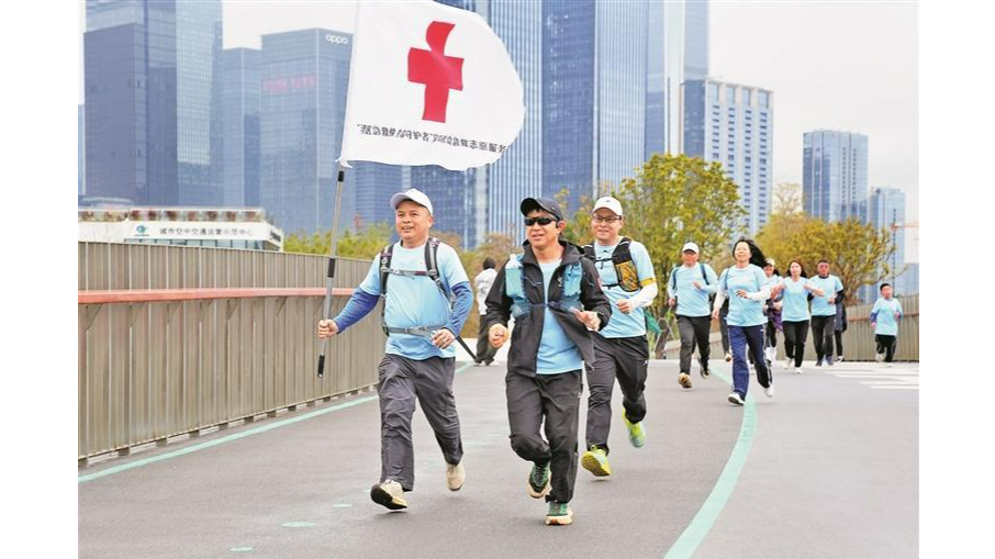 宝安区红十字会第二届微马跑活动在欢乐港湾举办