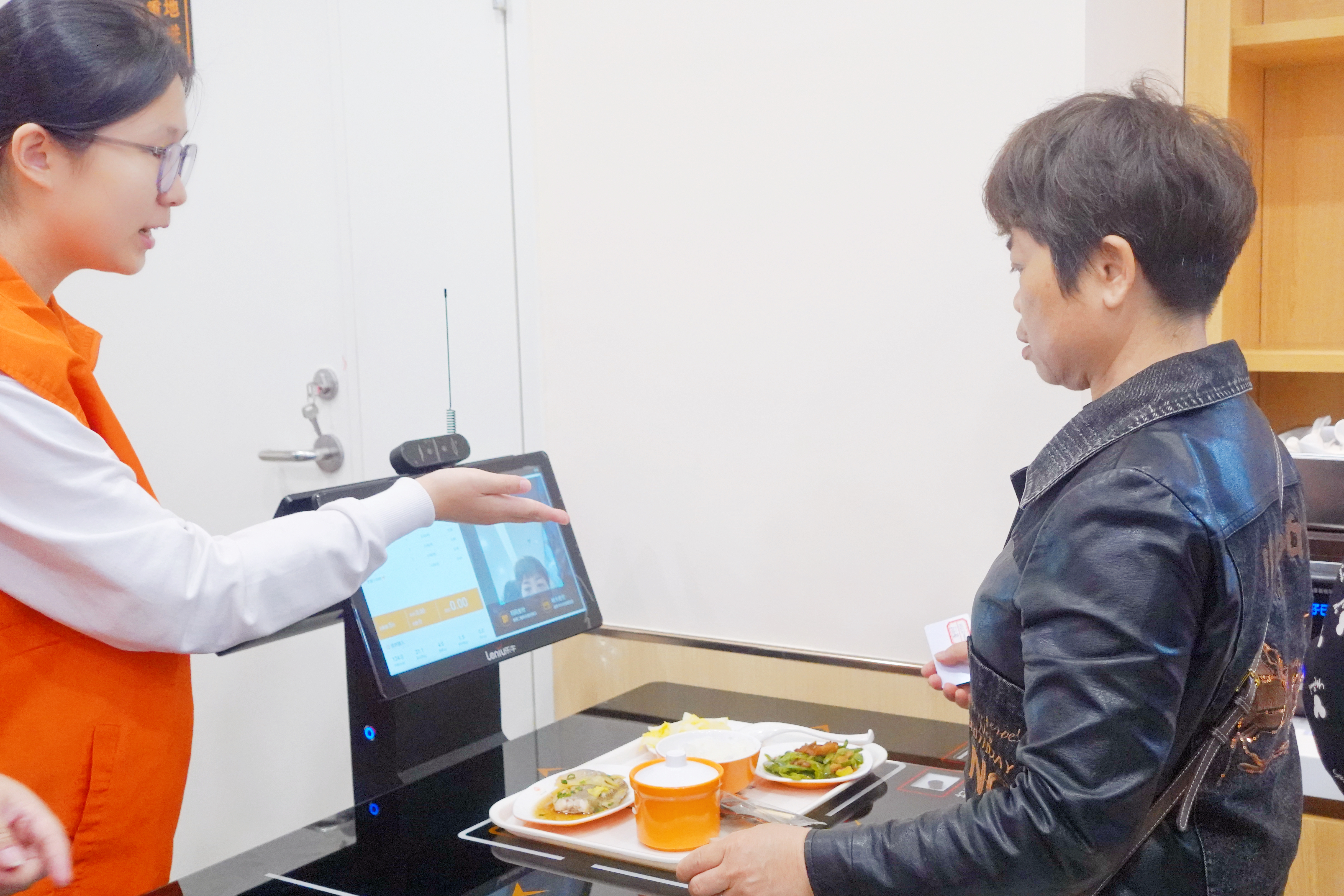 龙华区长者助餐服务让辖区“老人”三餐无忧