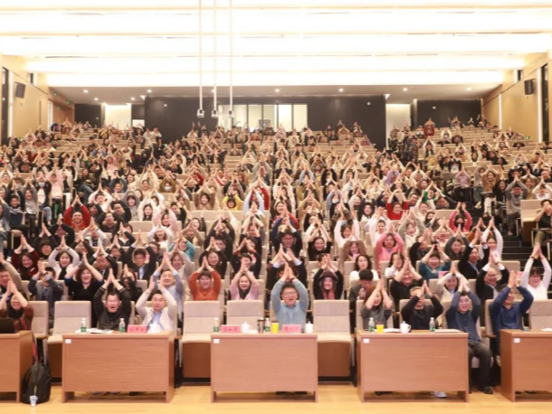 3000余人共话AI赋能教育教学  “光明求索学校”研究项目启动