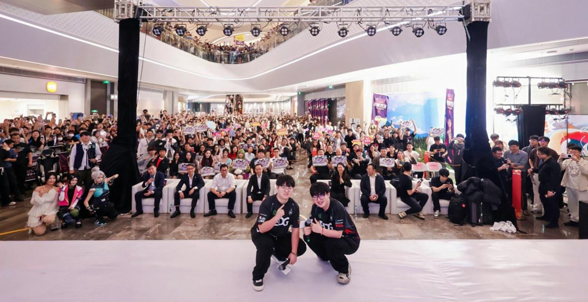 “EDG颁奖典礼暨无畏契约明星挑战赛”在KK TIME购物中心举行