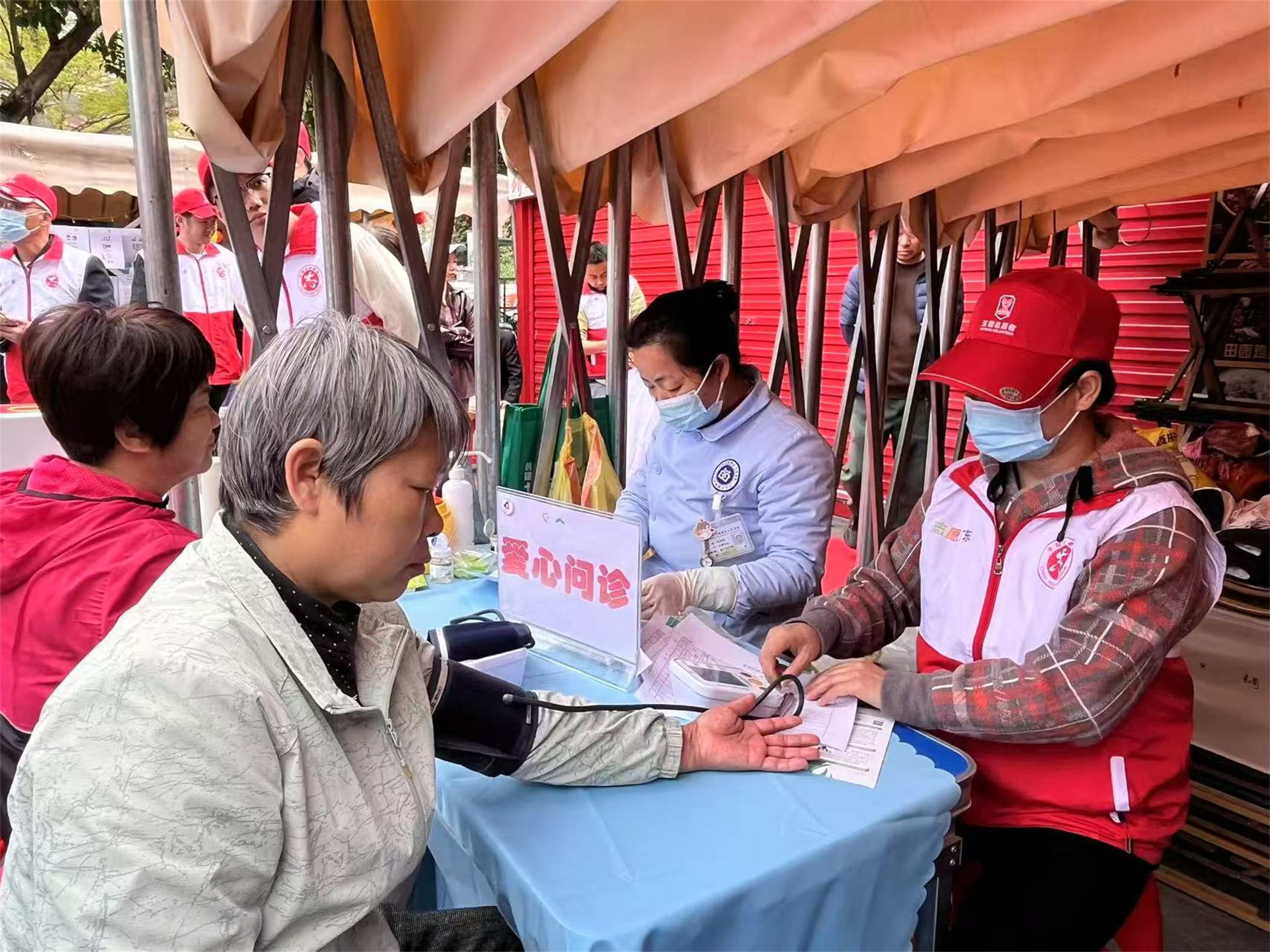 玉塘街道开展系列志愿服务活动 传承雷锋精神  