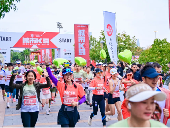 城市K马在深圳湾畔开跑，“她力量”在南山步步生花