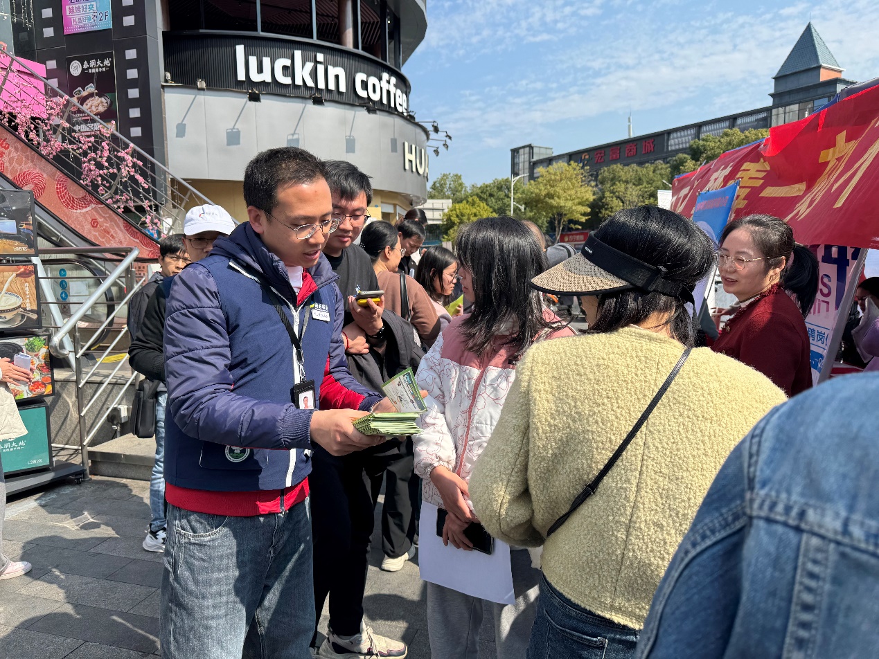 坑梓街道禁毒宣传走进公益招聘会