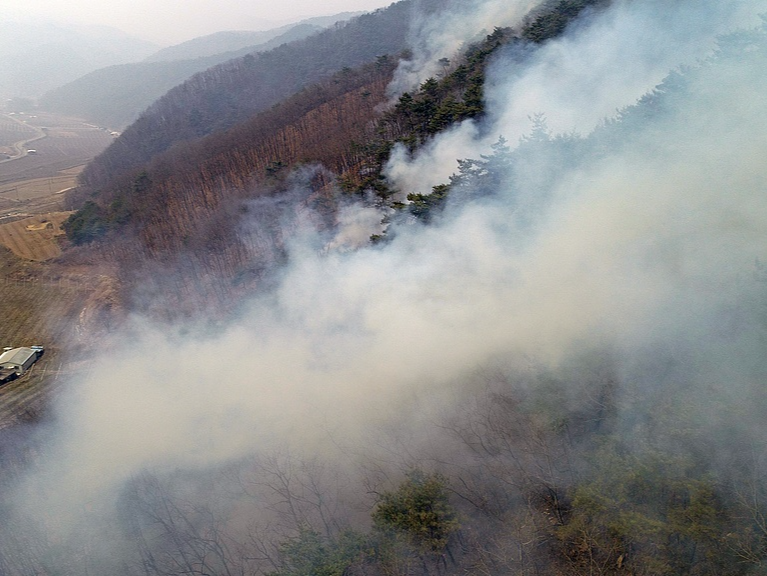 韩国庆尚南道山清郡山火主火已被扑灭 