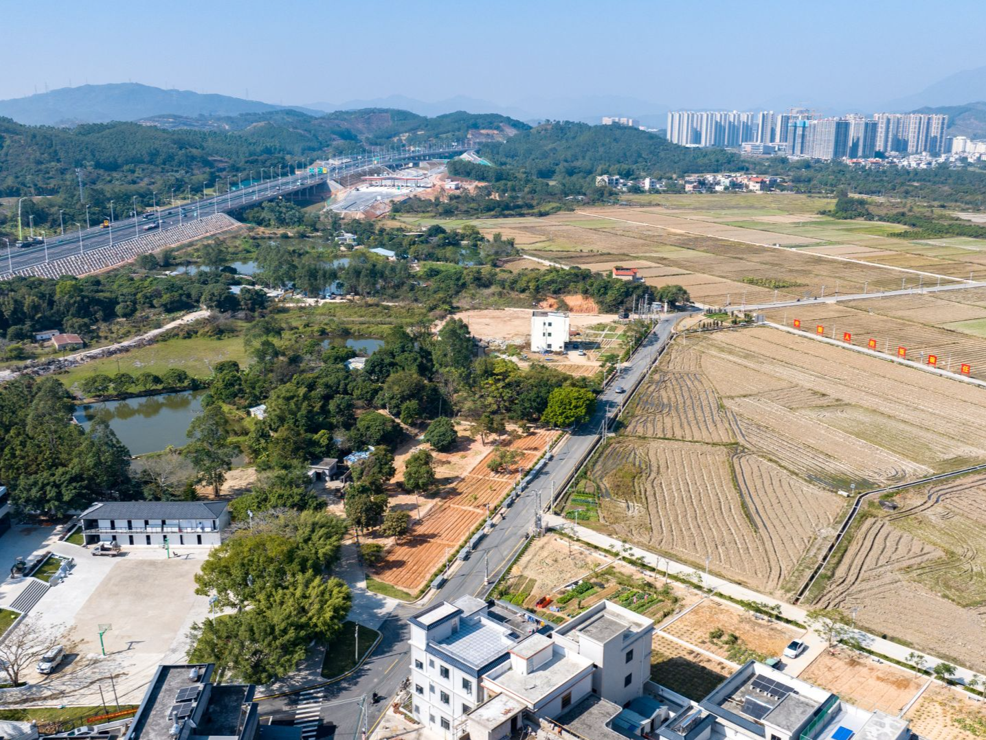 产业加快发展出行更加方便，深汕三条农村路完成升级改造