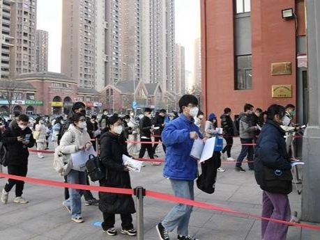 20余省份今举行公务员省考，招考向应届生倾斜 