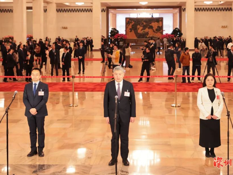 全国政协十四届三次会议首场“委员通道”集体采访活动举行，住深全国政协委员走上通道谈银发经济