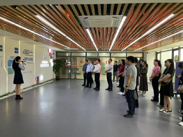 南园街道商圈党委联合多单位开展“学科技新知 做服务先锋”主题党日活动