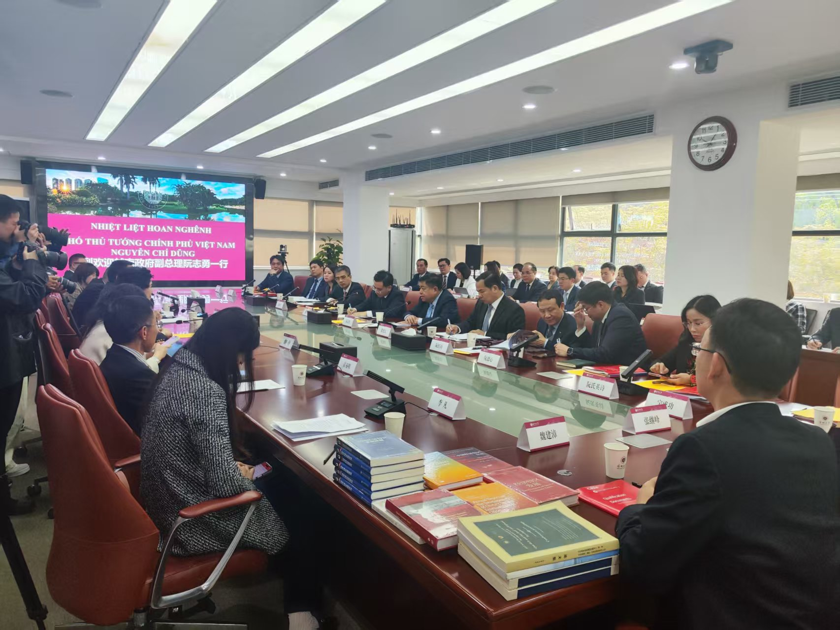 越南副总理阮志勇一行访深：寻找经济发展新动力 | 鹏友“话”鹏城