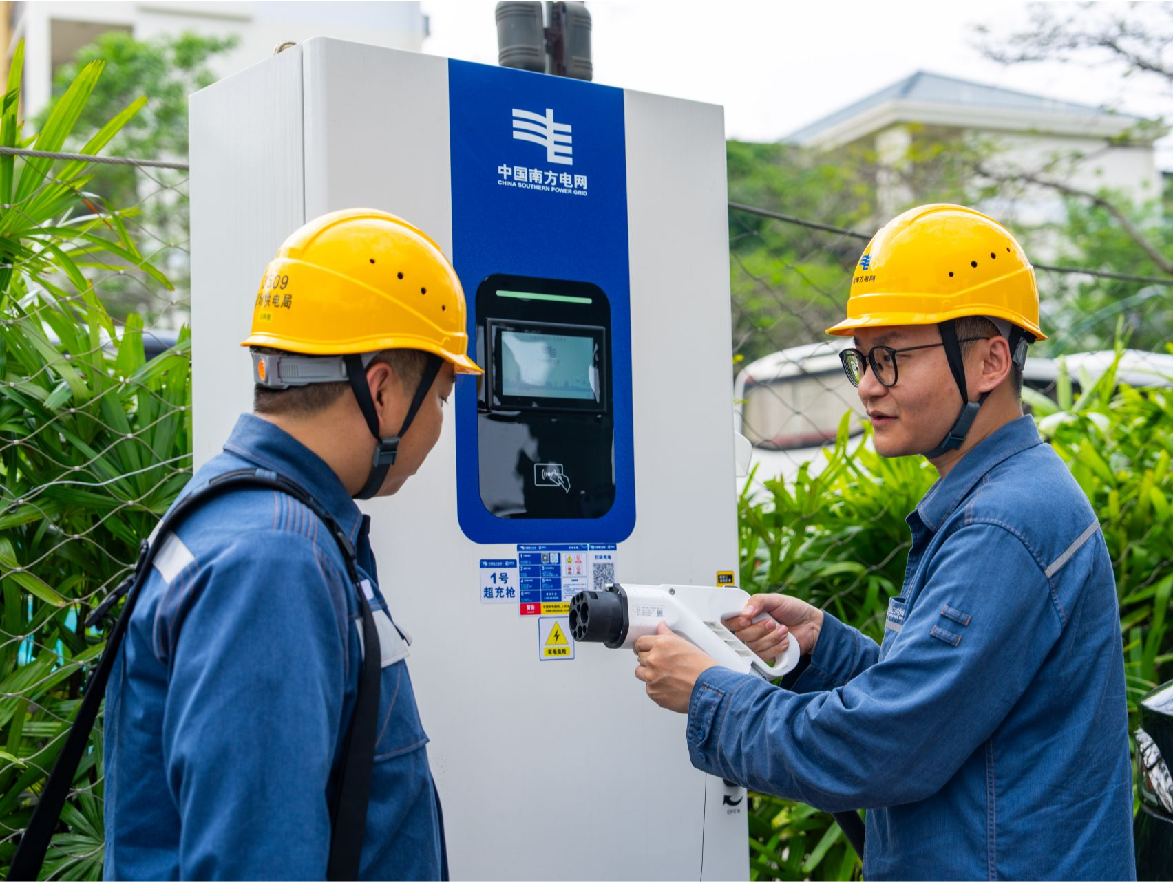 预计“五一”假期服务12.5万车次 南方电网在深充电站保障假期补能“超速度”