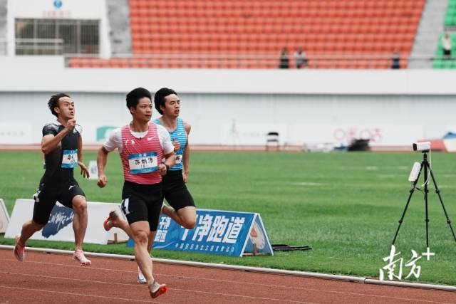 4月11日，苏炳添参加2025全国田径大奖赛首站比赛。