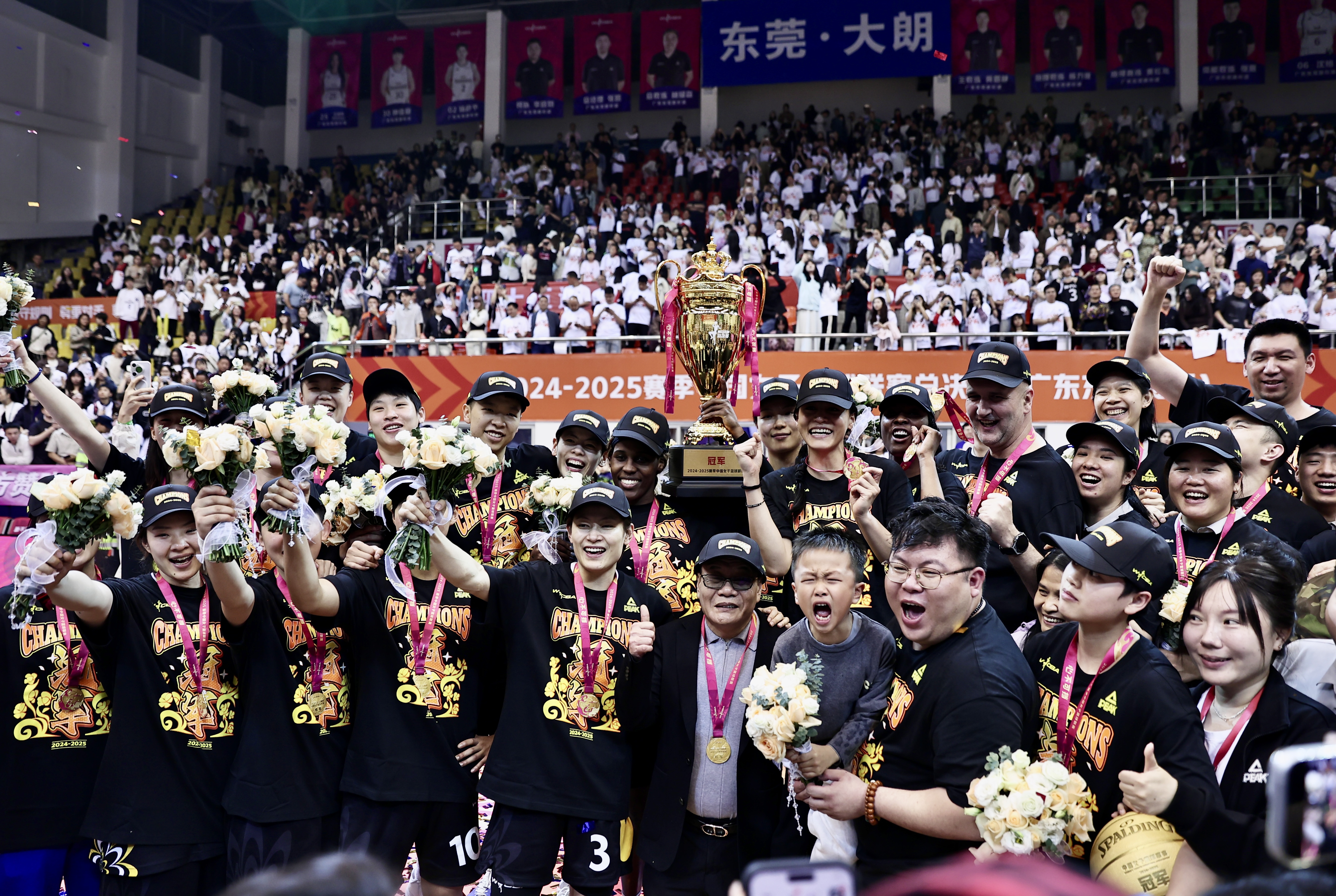 时隔六年，广东女篮在东莞主场再夺WCBA总冠军