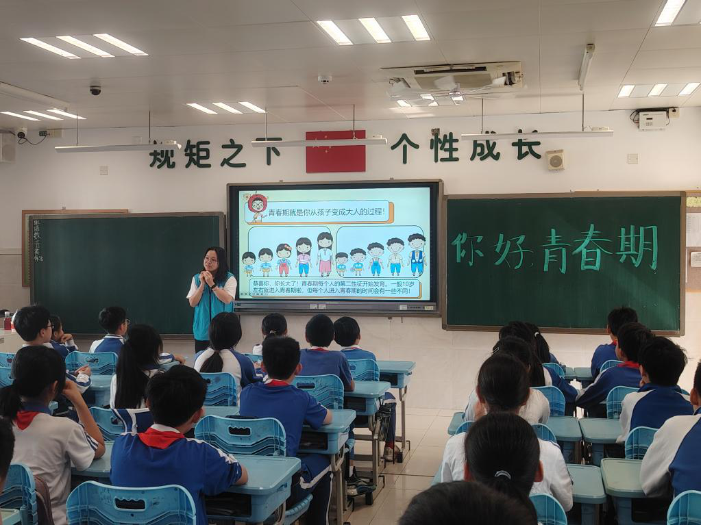 翠竹街道开展青春期主题课堂进校园活动