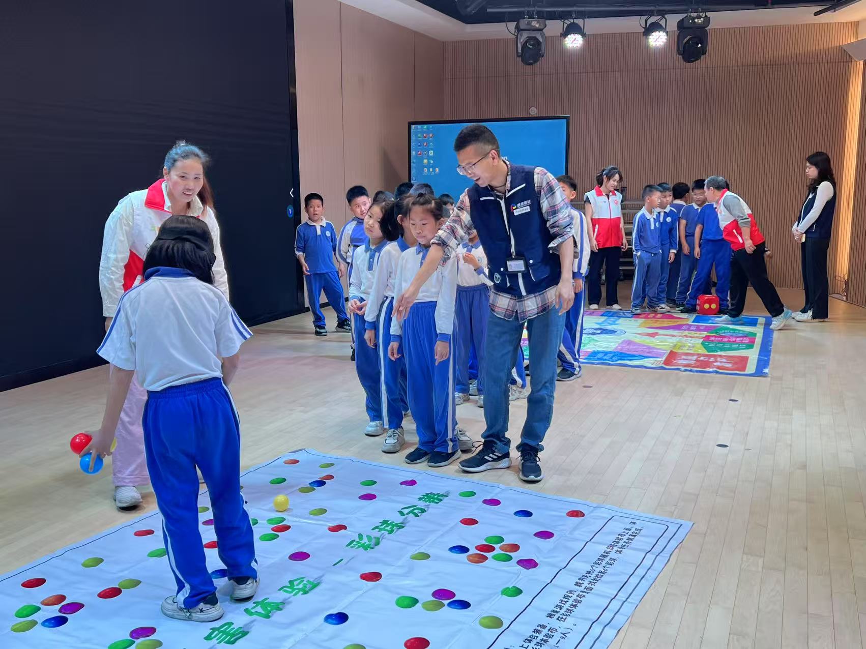 碧岭街道开展禁毒知识游园会