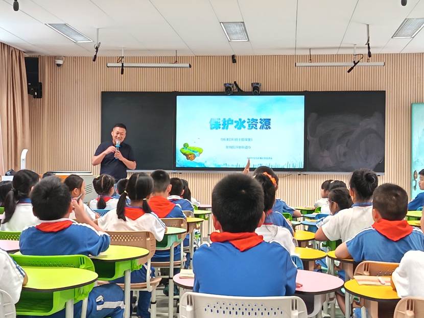 世界地球日环保小课堂活动走进龙岗区兰陵学校