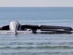 一架警用小型飞机在泰国坠毁致6人遇难 