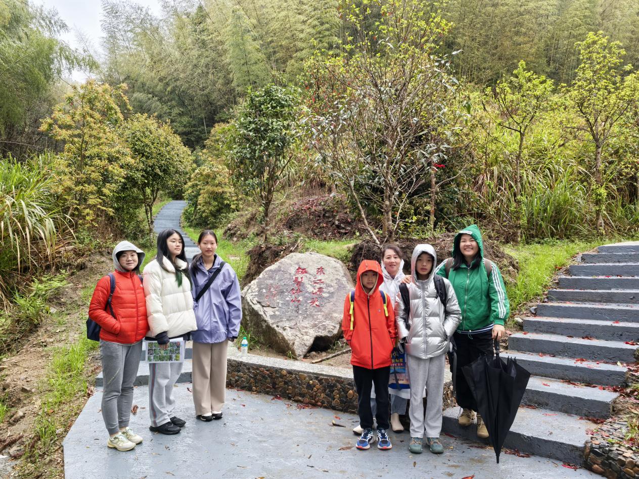 青少年志愿者溯源东江源：续写粤港水脉情，践行生态保护行