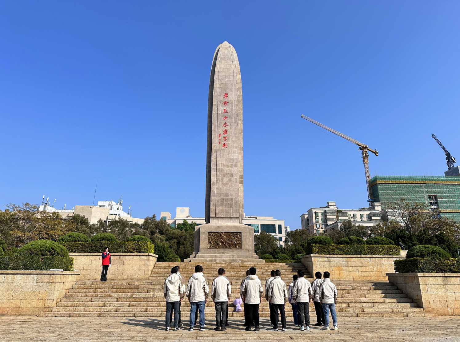 这家深企连续10多年祭扫烈士陵园