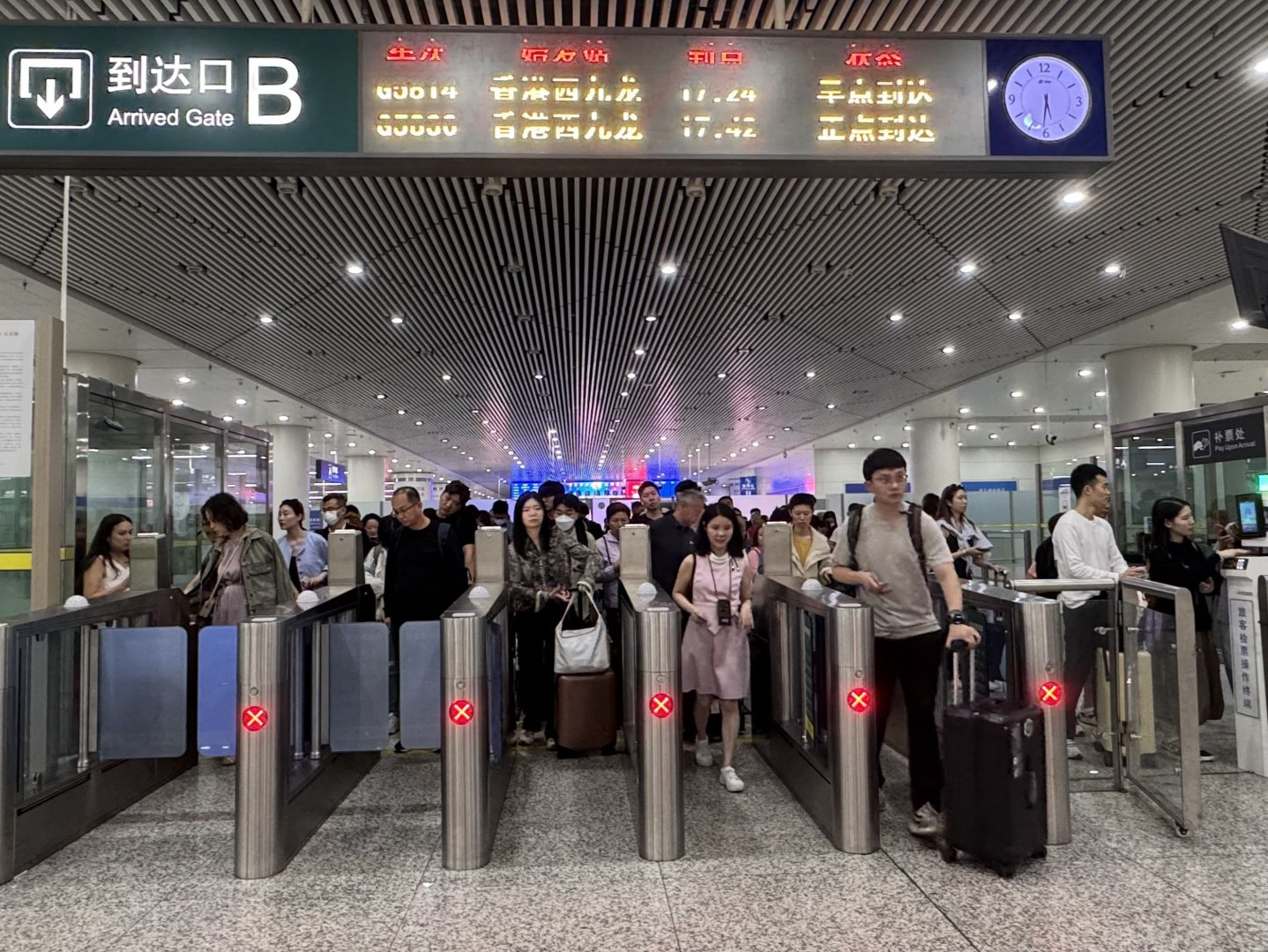 香港公众假期来临，深圳铁路加开跨境列车助力出行