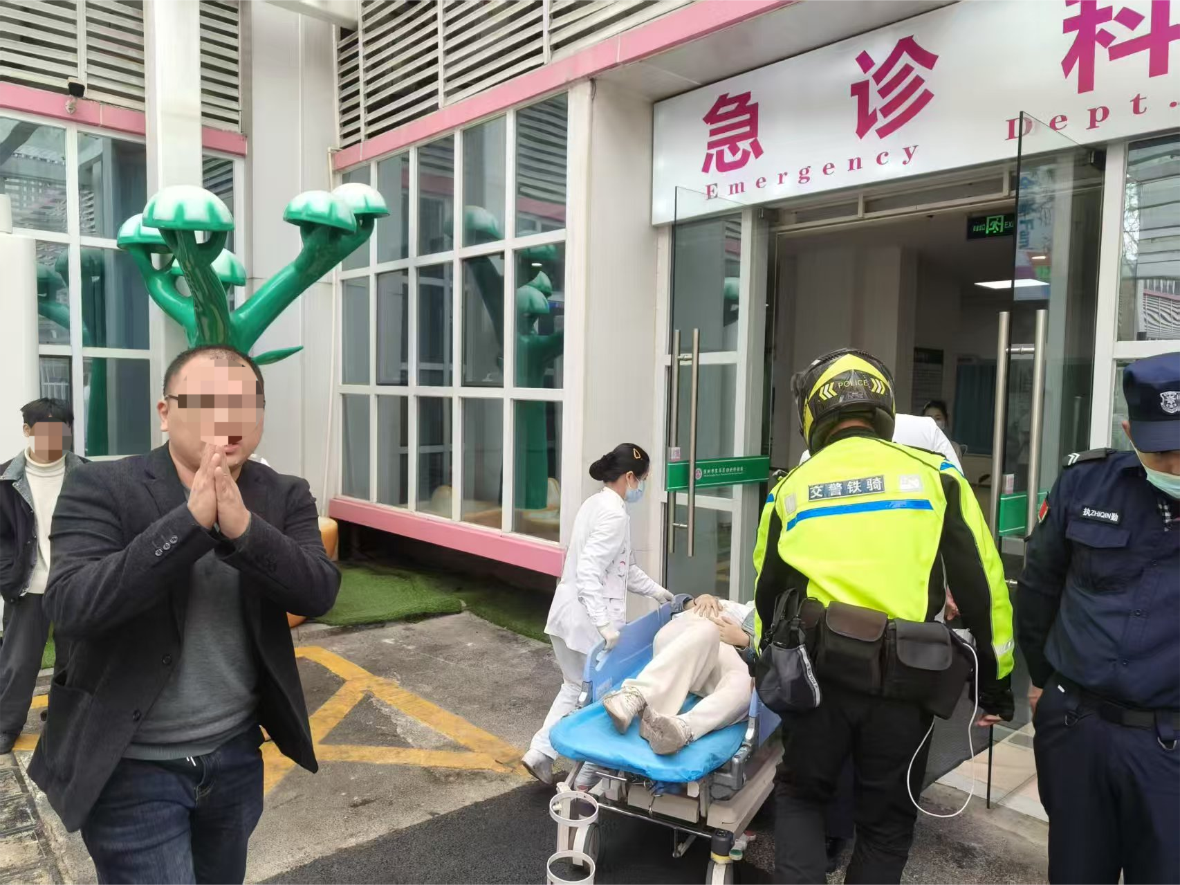 龙华交警铁骑开辟生命通道，10分钟疾驰护航临产孕妇
