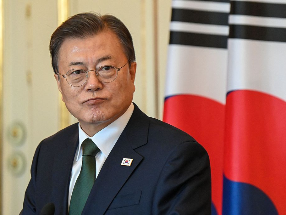 韩国检方以受贿嫌疑起诉前总统文在寅