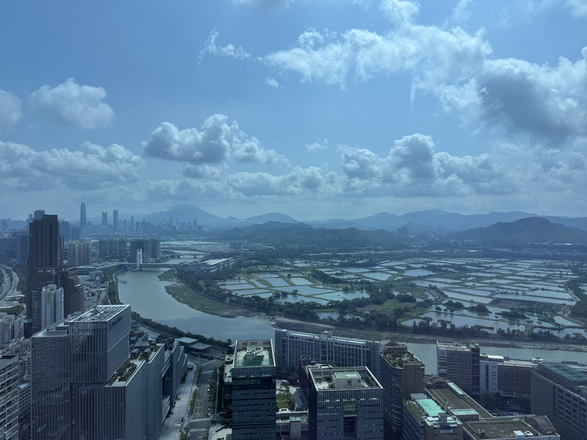 “机遇湾区”采访团俯瞰河套，感受深港科技创新合作最直接的对接点