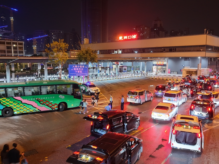 “演唱会+文旅”助旺皇岗口岸“不夜天”