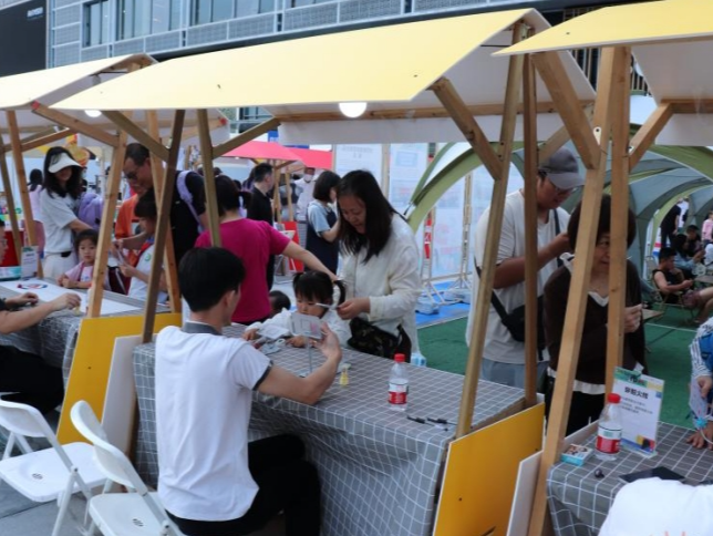 华夏街创意集市展现社区新风貌，党建引领打造社区治理新样板