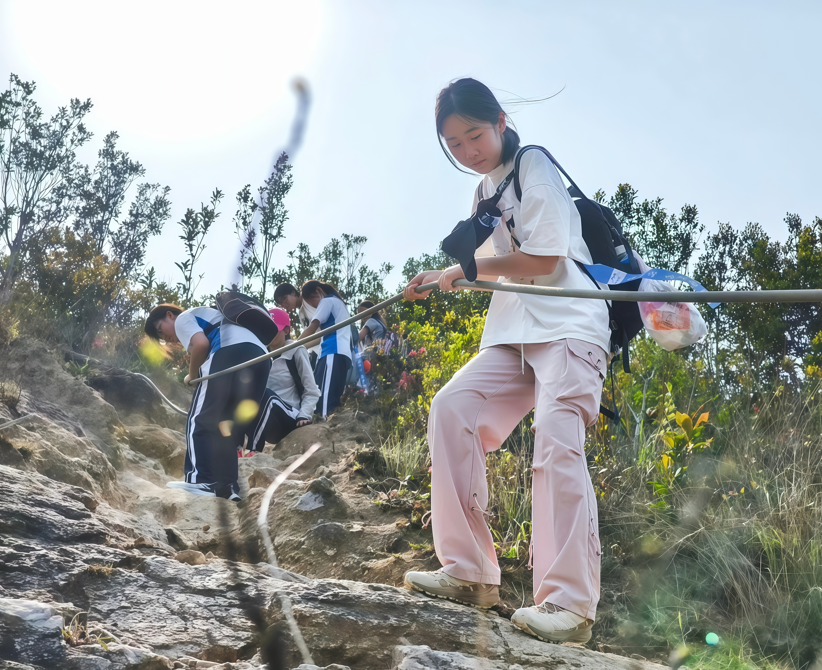 在山海中学习，深高学子接力徒步200公里鲲鹏径