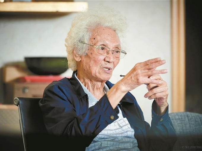 张五常1988年谈深圳： 有朝一日会成全球经济中心 