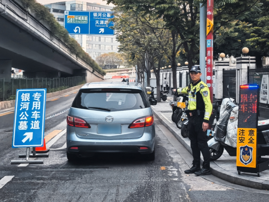 364场大型祭扫活动秩序平稳，广东清明假期警情、交通事故数同比双下降