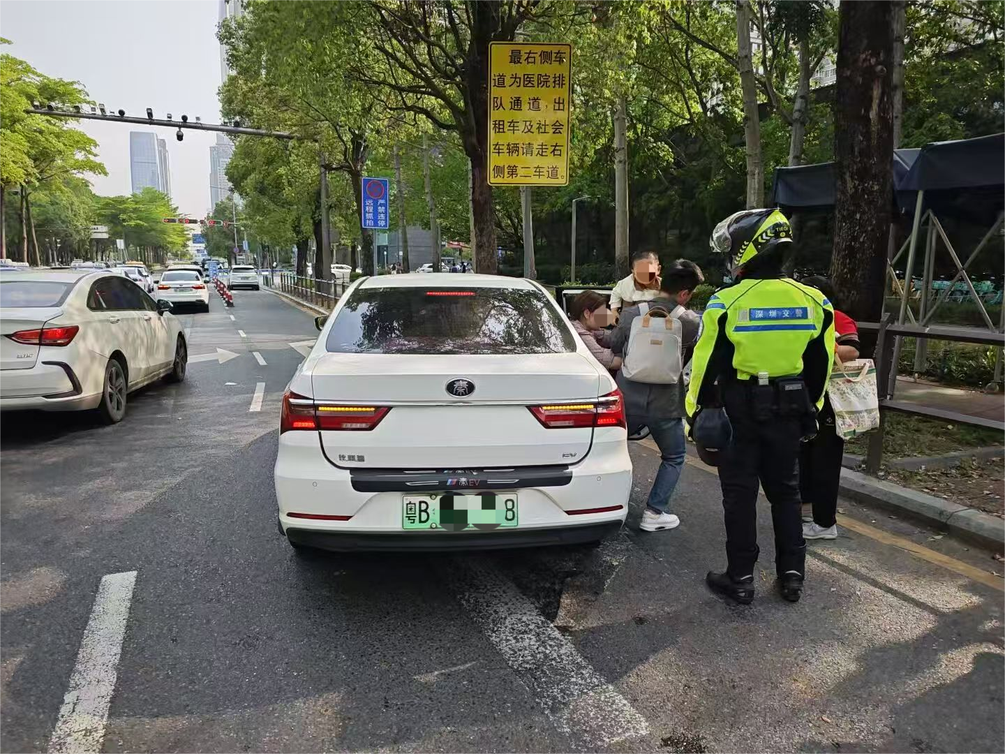 铁骑疾驰护航生命通道，助力受伤幼童及时送医