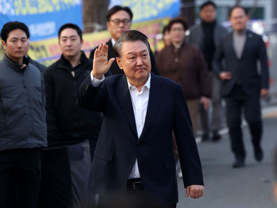 今日上午，尹锡悦弹劾案迎来最终宣判，结果将如何？