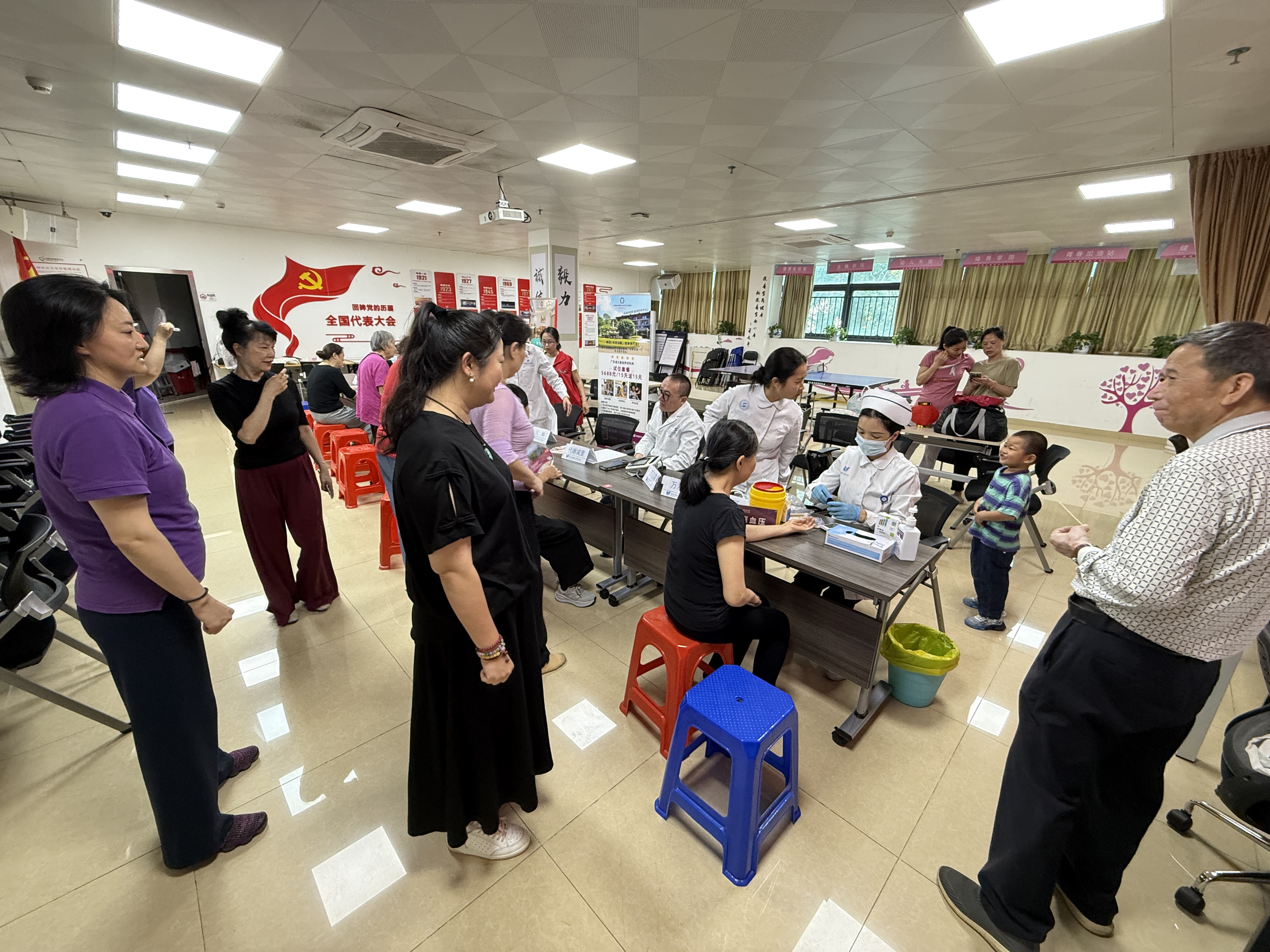 桃花园社区举办“世界痛风日”主题科普义诊