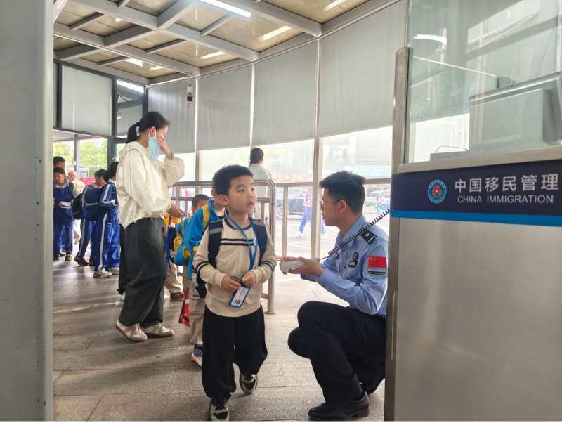幼儿园校巴故障，沙头角边检站多措并举护航中英街学童求学路