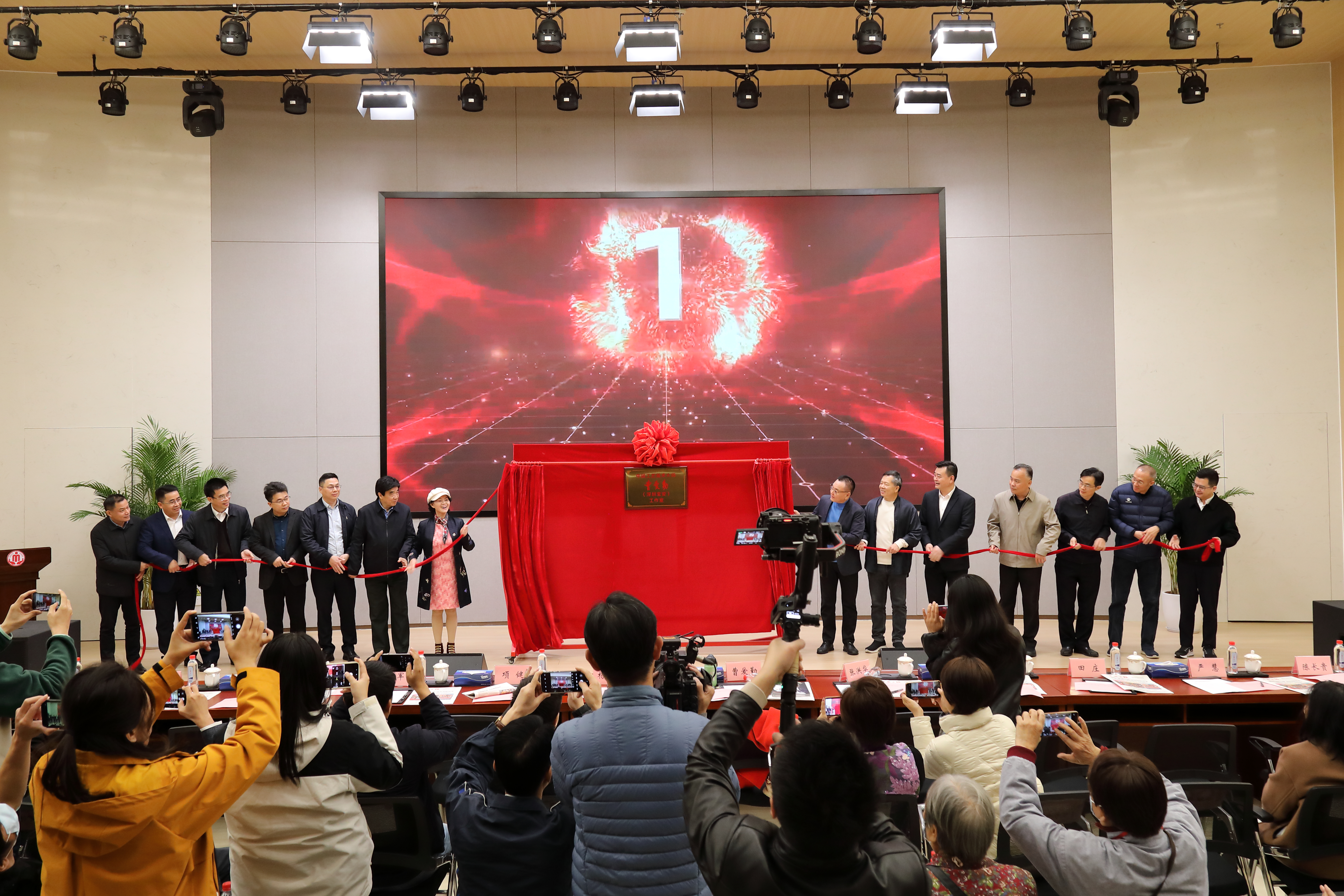 暖心！这位国家工艺美术大师在宝安收下特殊弟子