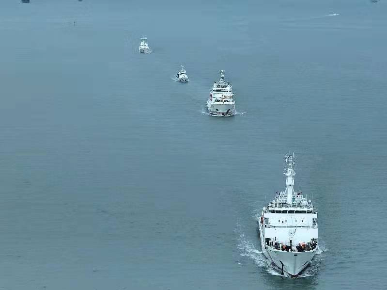 南部战区位南海海域例行巡航：情况尽在掌握
