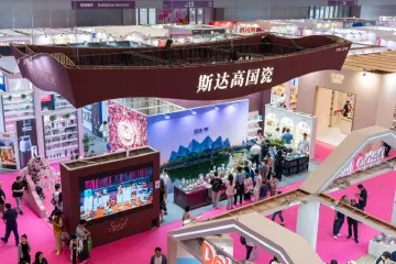 从大运地标到精美瓷器，斯达高“匠心之作”惊艳第33届深圳礼品展