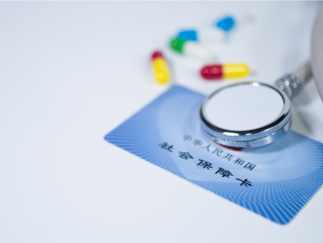 医保卡不是“人情卡”，出借医保卡=诈骗共犯？| 律师大V说