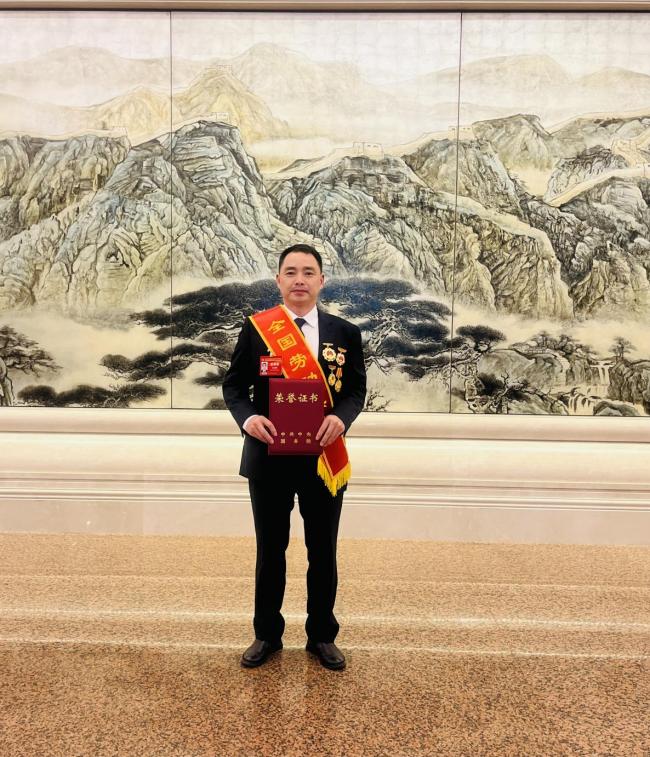 吉利汽车王光挣荣获“全国劳动模范”称号