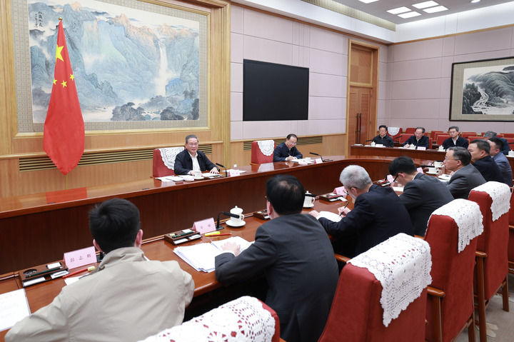 李强主持召开经济形势专家和企业家座谈会