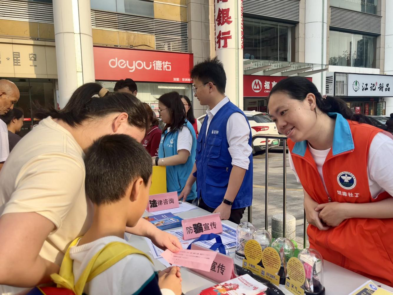 翠竹街道开展禁毒宣传进社区活动