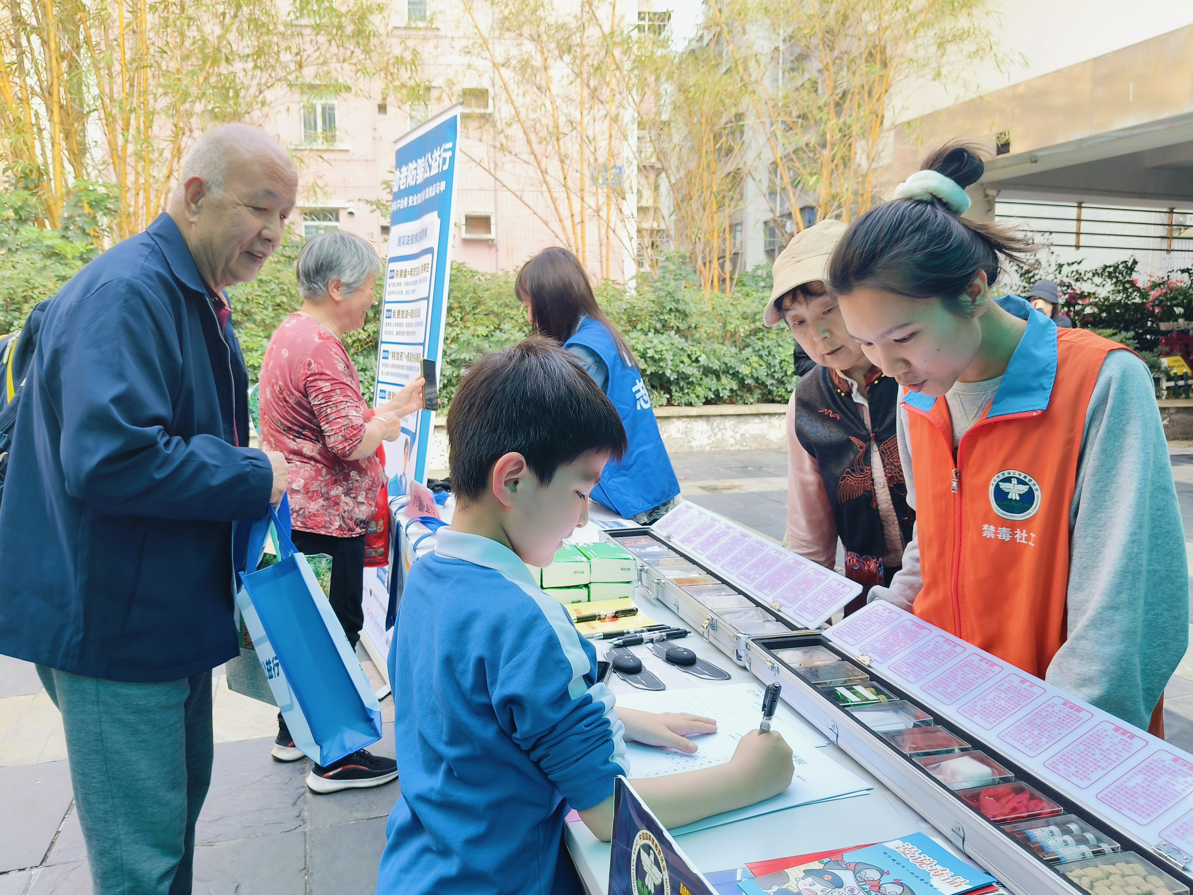翠岭社区举办“政策、安全、健康在身边”外展宣传活动