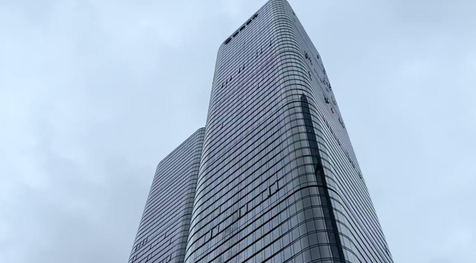 晶报特别报道 | 签证服务“进一栋楼、办三家事”，福田是这样做到的