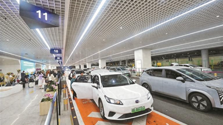 “圳式接机”有多香？24小时不打烊的深圳机场交通服务获网友点赞