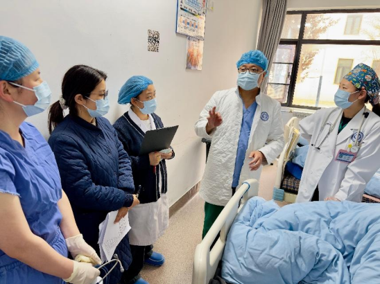 深圳医生以“深圳速度”助力高原“生命线”重焕生机